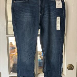 Levi's Mid-Rise Capri Jeans in Deep Blue
